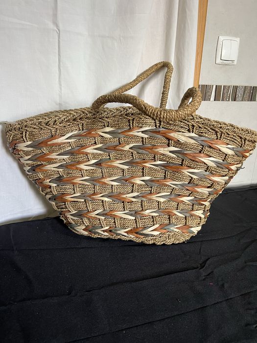 Cestos e malas de palha