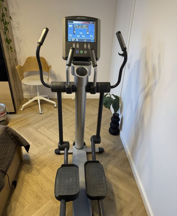 Profesjonalny orbitrek Life Fitness 95Xe duzy masywny kolrowy ekran