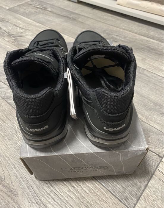 Кросівки LOWA чорні розмір 44