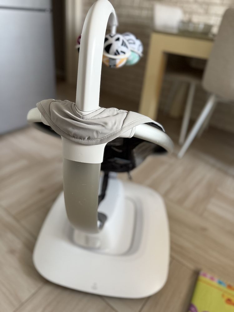 Крісло-гойдалка 4Moms MamaRoo 5.0 Gray Classic
