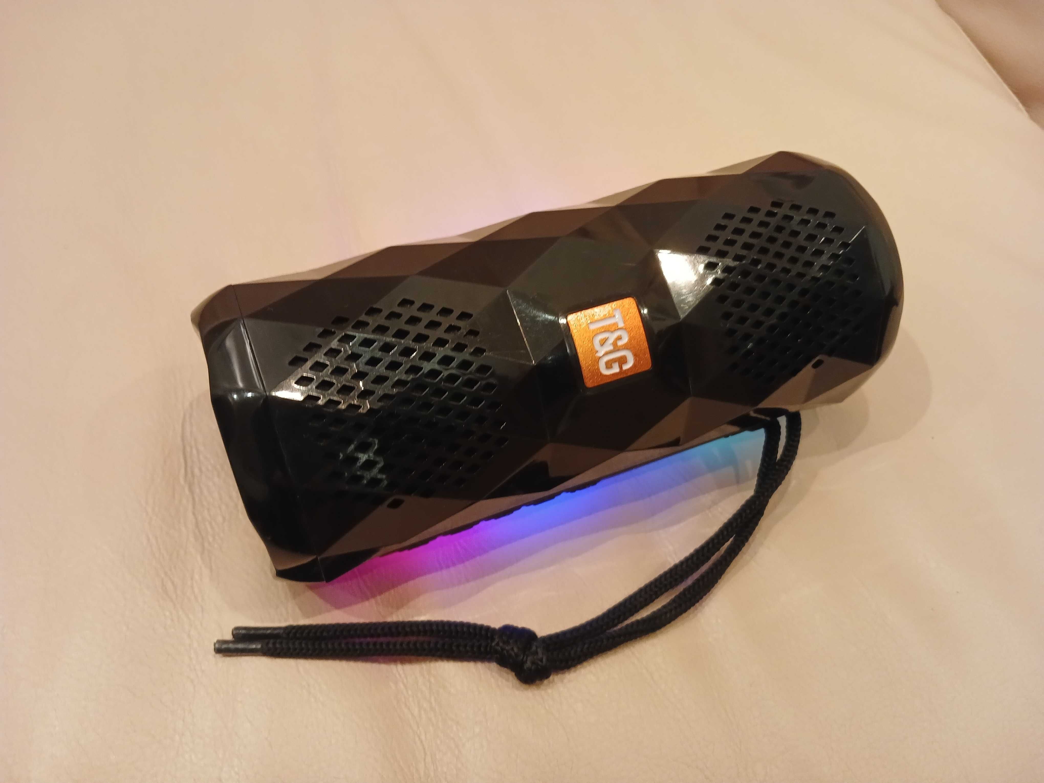 Чудова світломузична блютуз-колонка з RGB LED-підсветкою