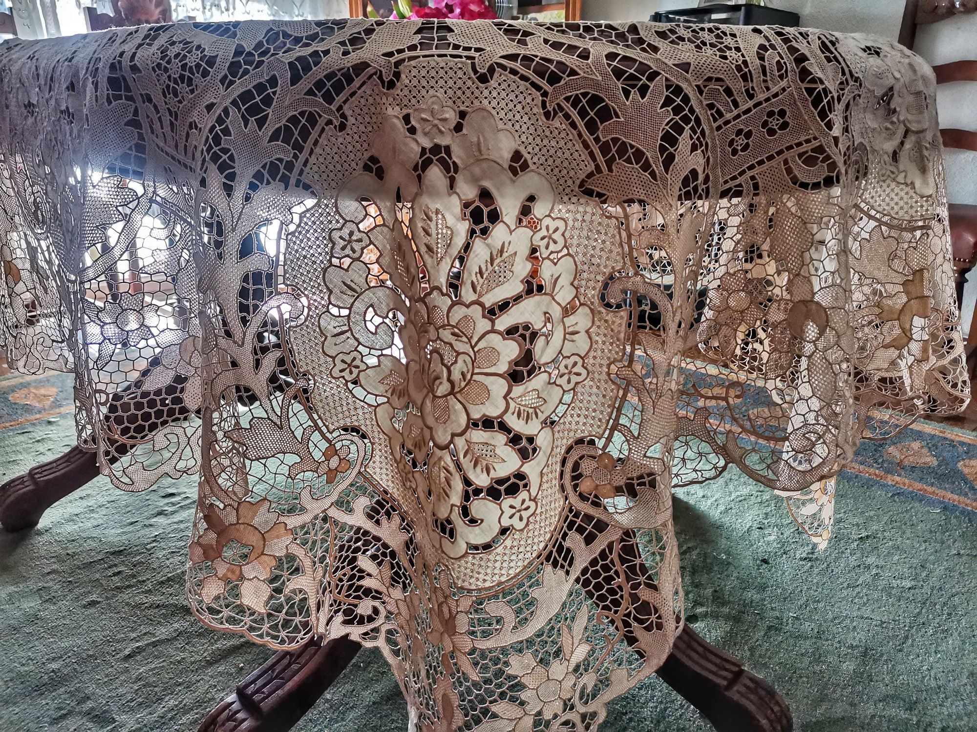Toalha de mesa bordado de Veneza