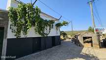 Moradia V3 Renovada c/ quintal em Vale - Estreito