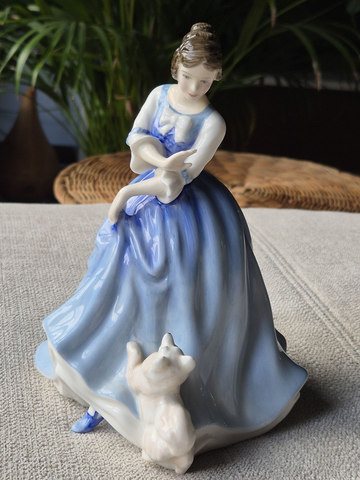 Dama Royal Doulton Llorain