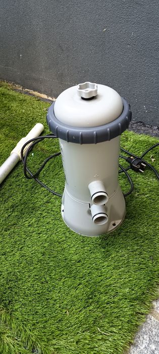 Vendo piscina em bom estado com bomba da marca Intex