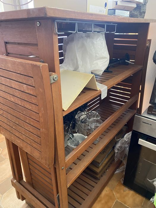 Balcao com 2 bancos de exterior