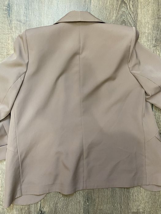 Жіночий брючний костюм