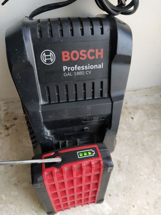 BOSCH GAL 1880 CV.Ładowarka I akumulator2,0 Ah