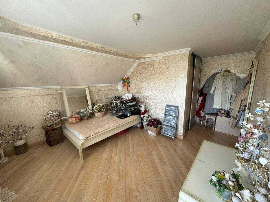 Продаж будинку з ремонтом, з подвір'ям Винники