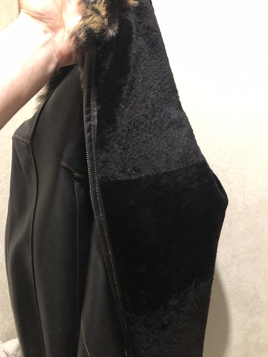 Шкіряна куртка з натуральним хутром