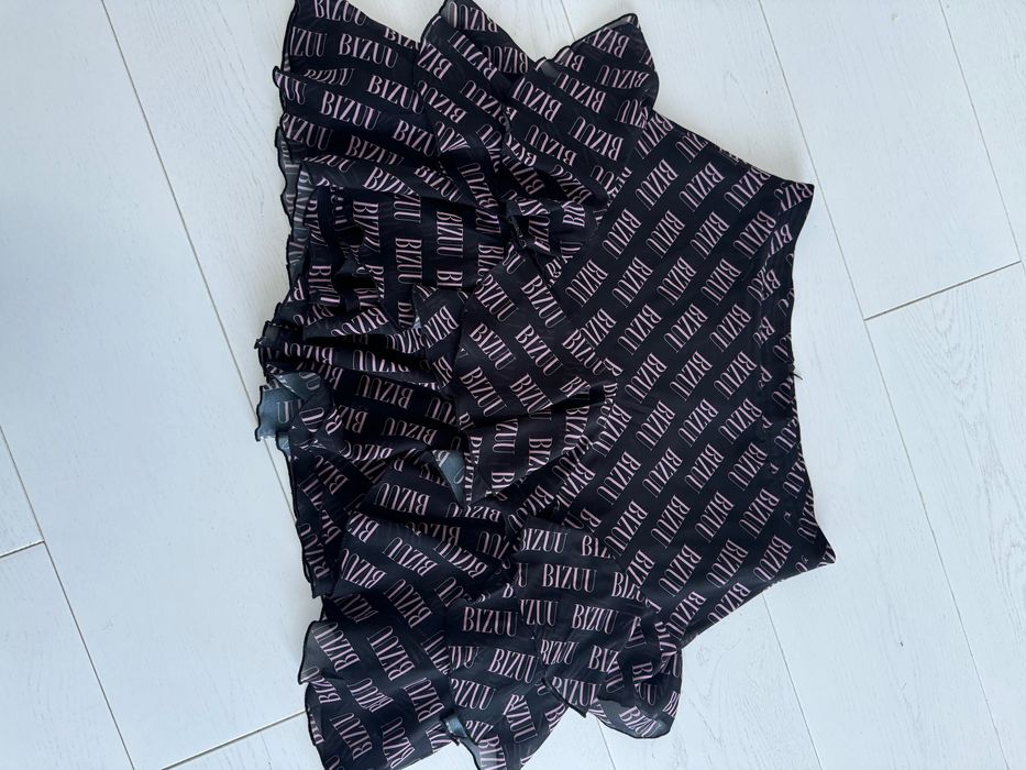 Zestaw ze spódniczką mini marki Bizuu prawie nie używany