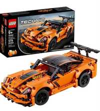 Автомобіль з набору LEGO Technic Chevrolet Corvette ZR1 42093