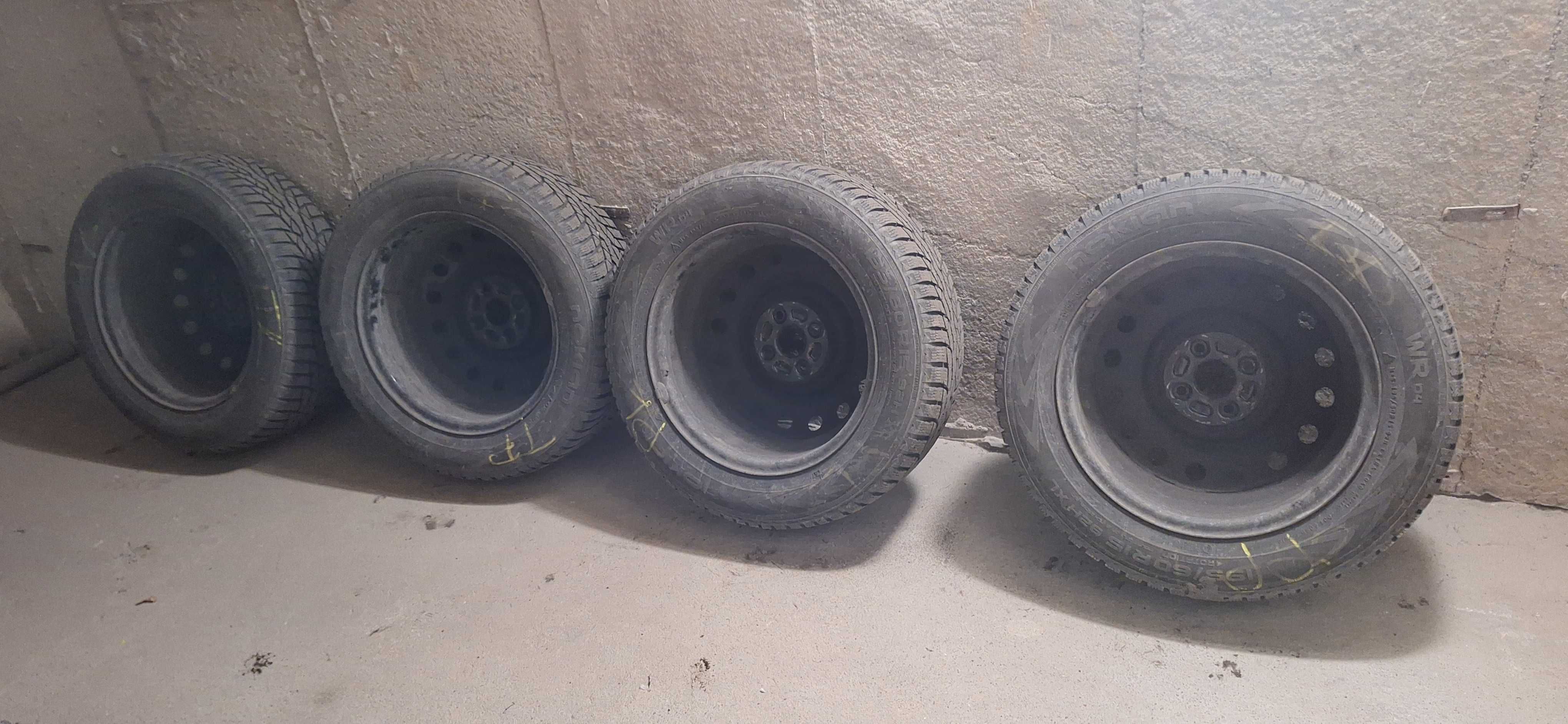 Komplet kół zimowych NOKIAN 195/60 R15"