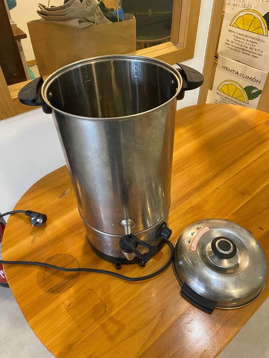 Chaleira elétrica - 10 litros - 1600 W