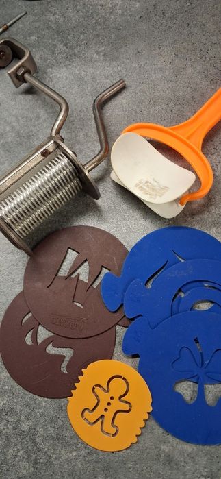 Maszynka do krojenia makarinu, do pierogów i szablony do dekoracji