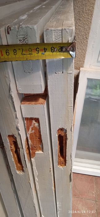 Вікна дерев'яні,б/уяк новістояли з внутрішньої сторони,в гараж,теплиця