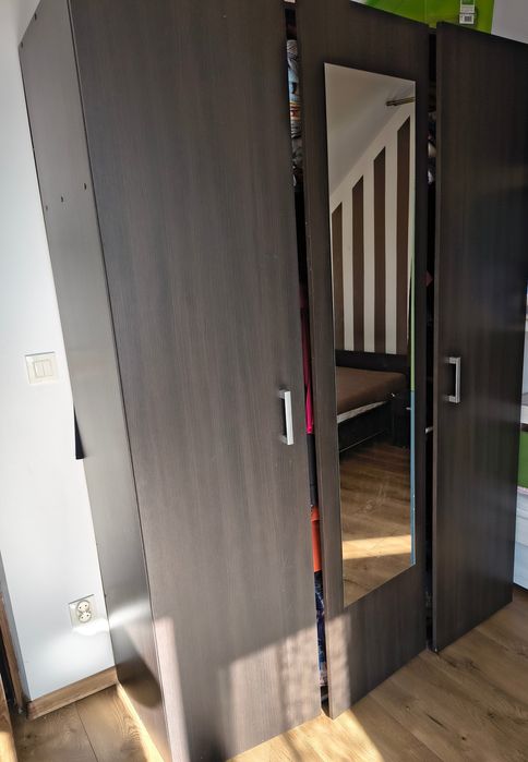 Komplet mebli do sypialni łóżko , szafki nocne , szafa z lustrem