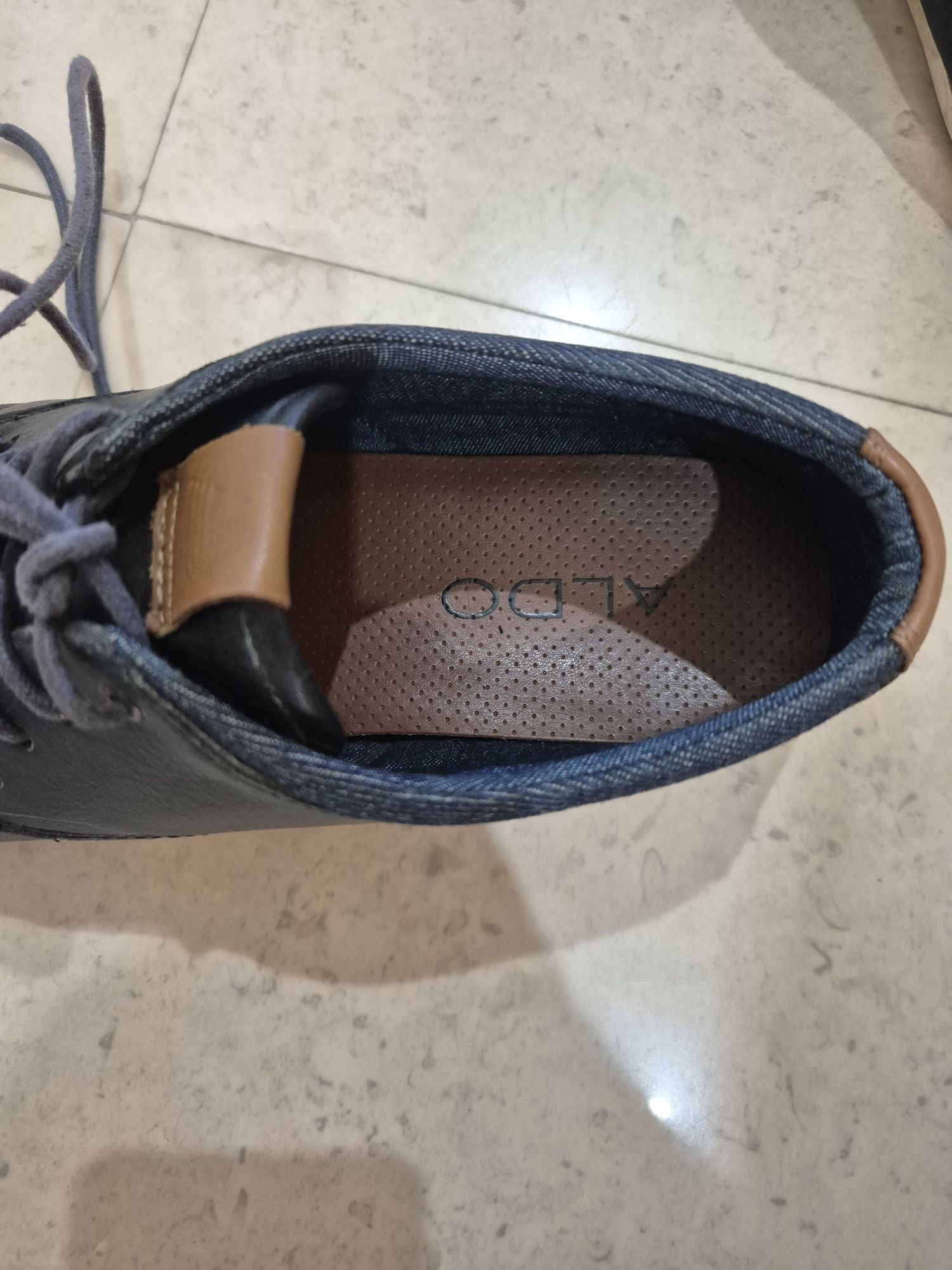 Sapatos de pele Aldo