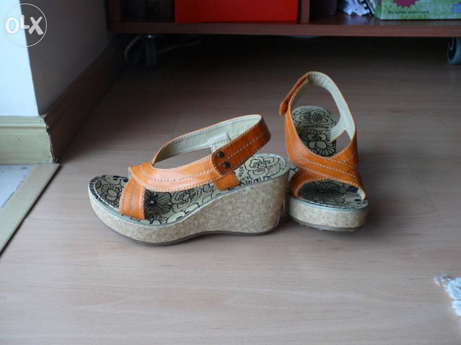 Conjunto de pares de calçado de senhora