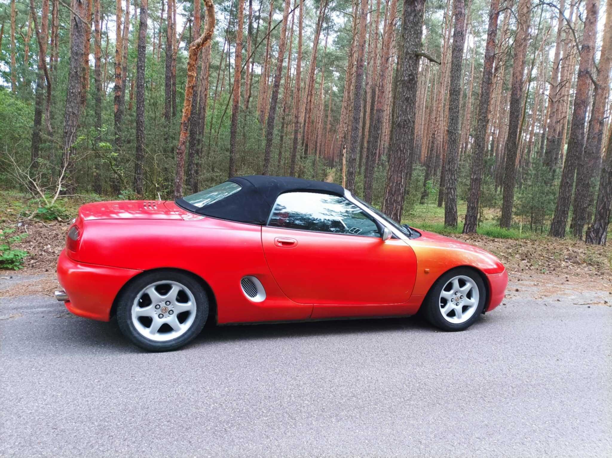 MGf Kabriolet 97  1.8 nie rezerwuje .