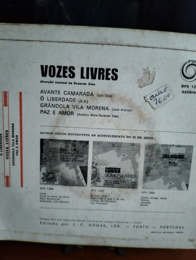 Disco de vinil single Vozes Livres - Grândola Vila Morena