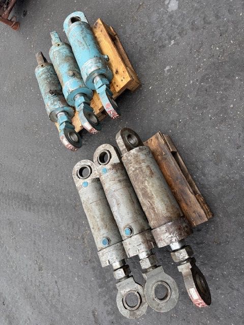 siłownik do prasy L-860 średnica cylindra 194 mm
