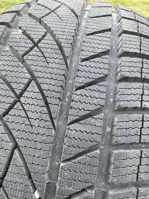 Okazja opony zimowe 225/45R17 RoadX RXFROST WU01 z 2025r.