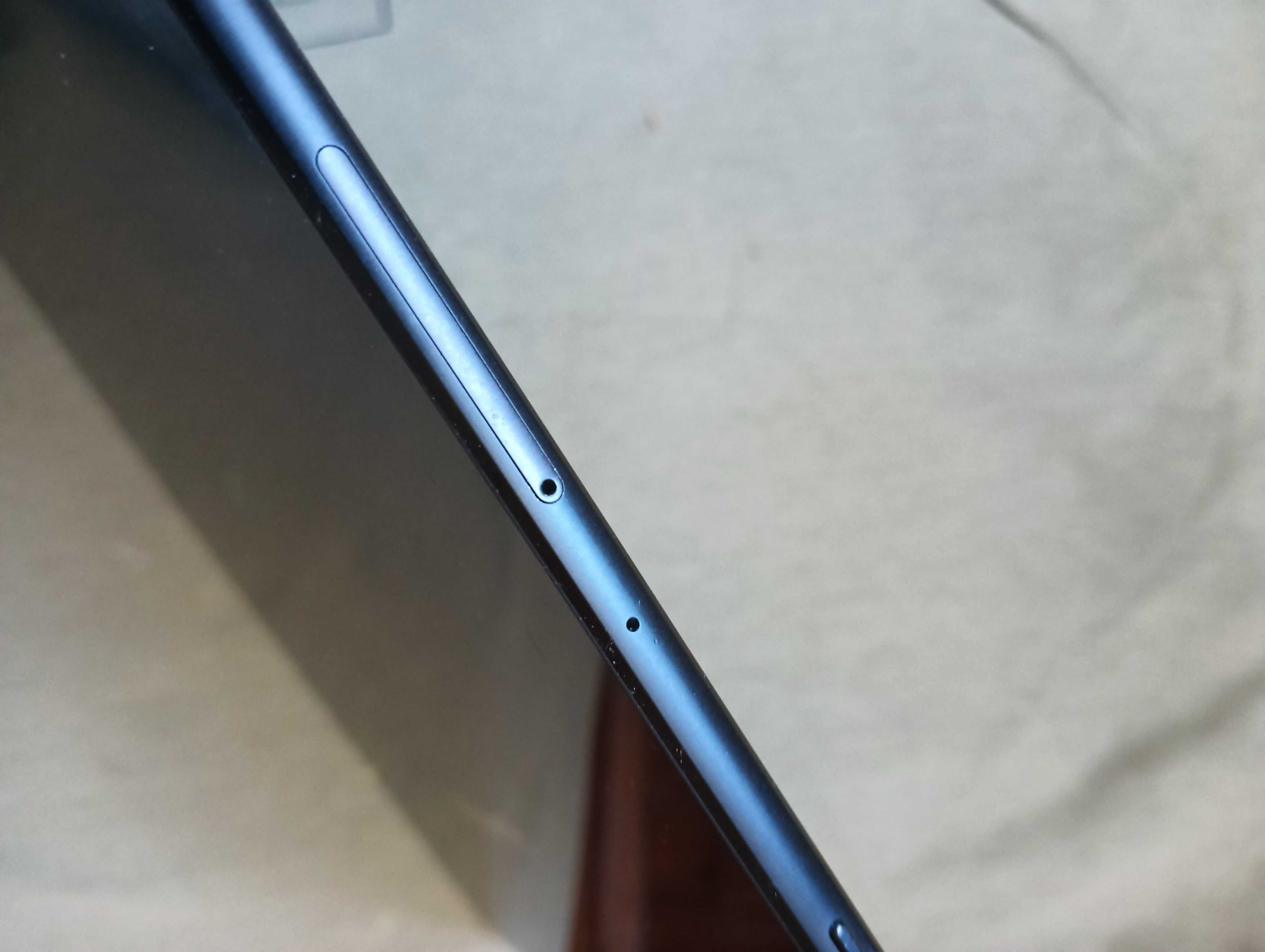 Tablet Samsung Galaxy S3 LTE SM-T825 Amoled 9,7 4/32Gb pajączek w rogu