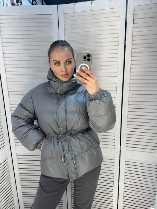 Жіноча куртка з поясом