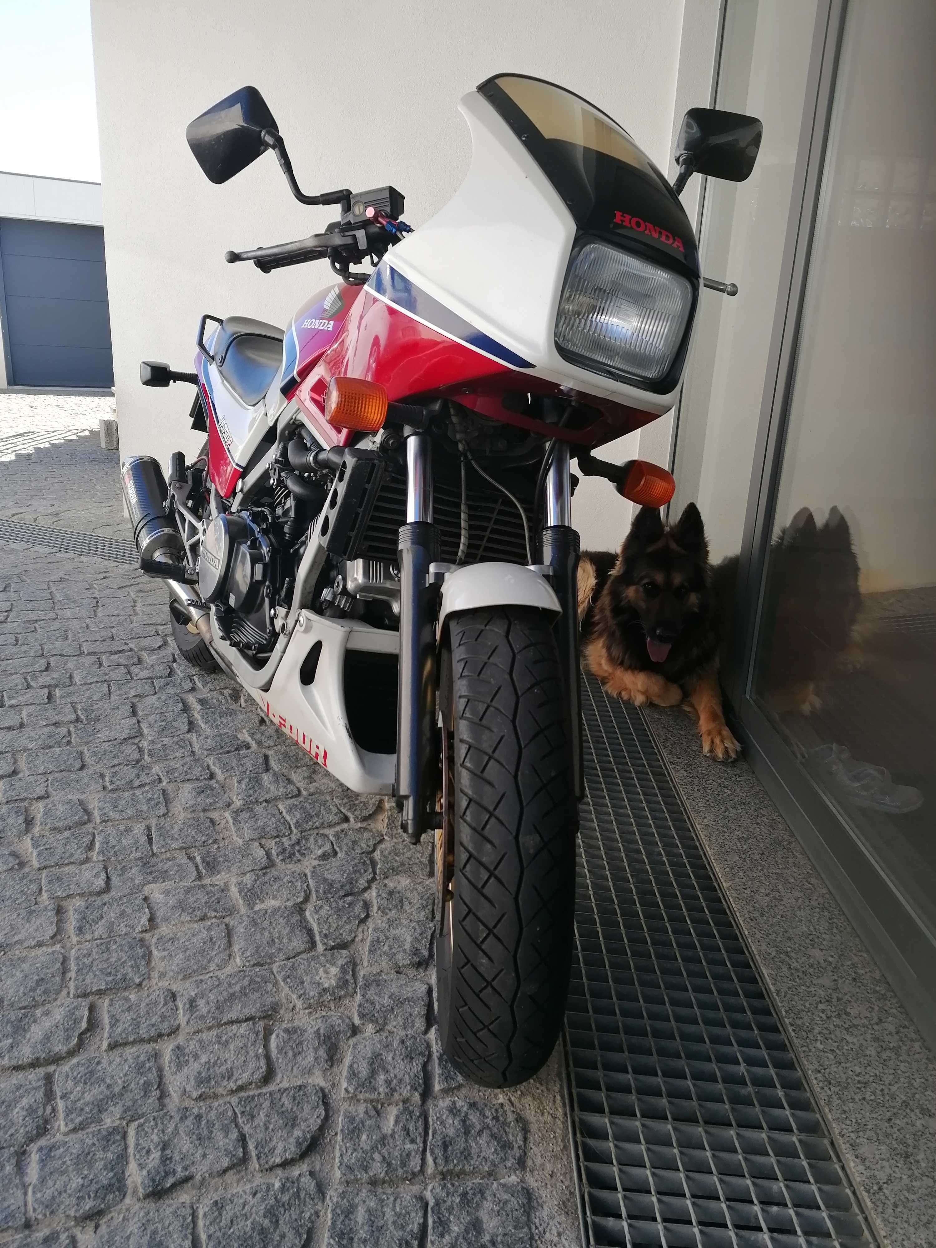 Honda vf 750f interceptor, vendo ou troco