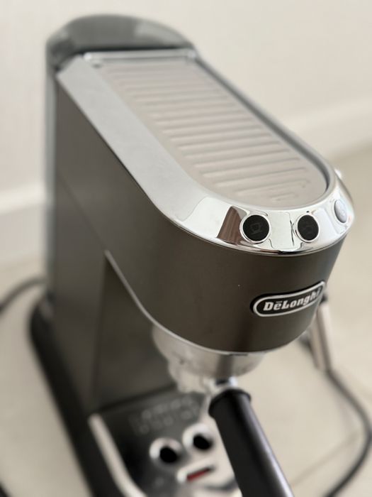 Кавоварка ріжкова Delonghi EC 685 BK