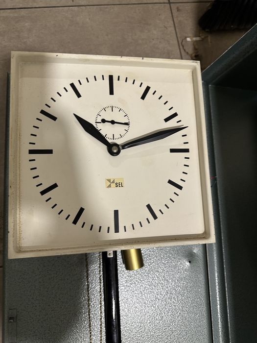 Zegar przemysłowy industrialny wiszący matka metalowy dworcowy 608