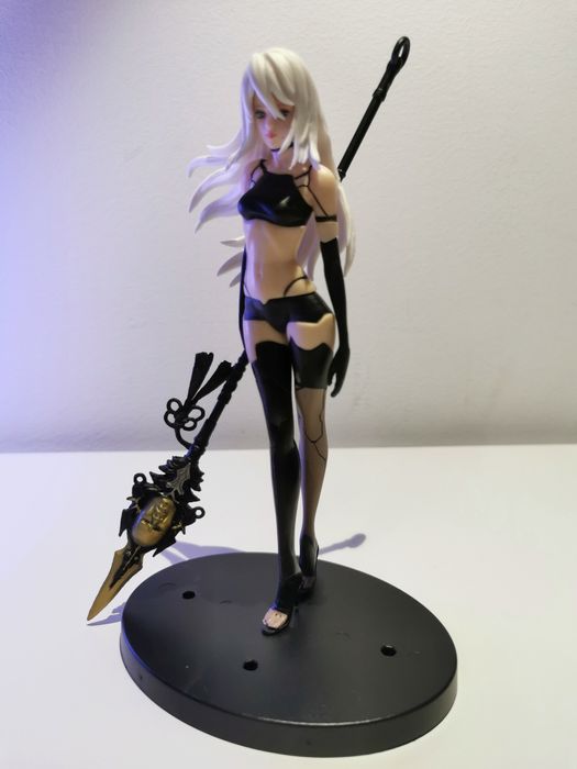 Várias figuras anime
