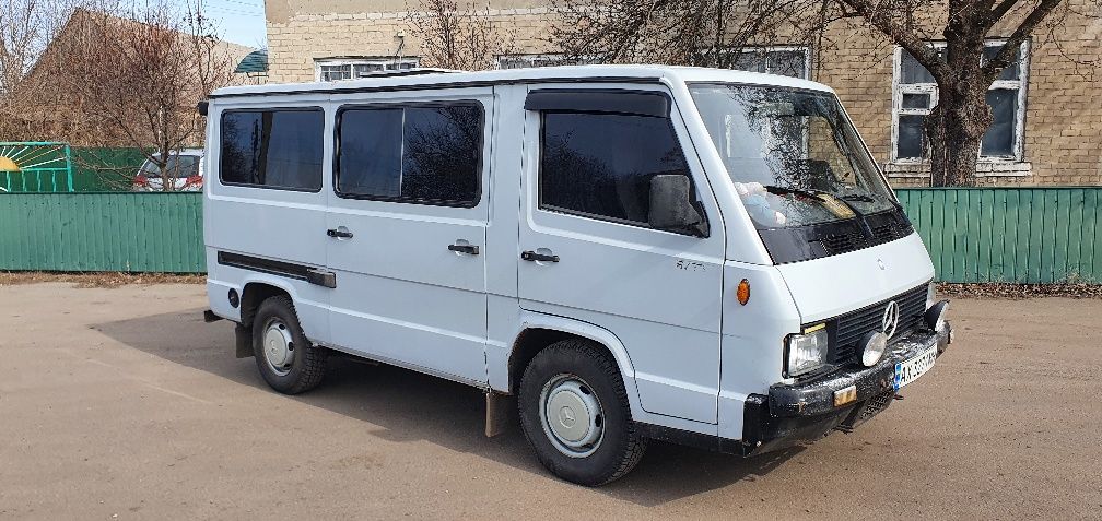 Mersedes mb100 d