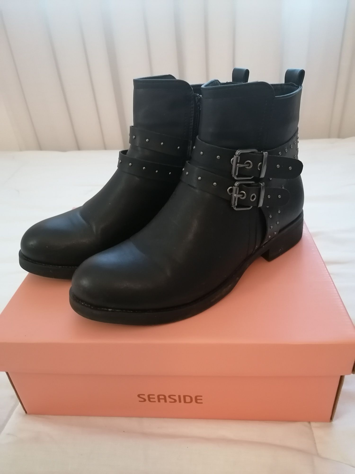 Botas em preto N. 40