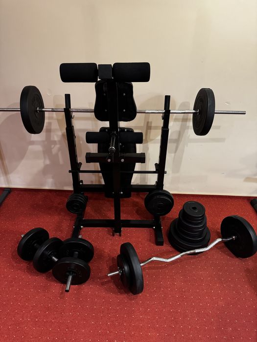 Ławka do ćwiczeń z ciężarami i hantlami