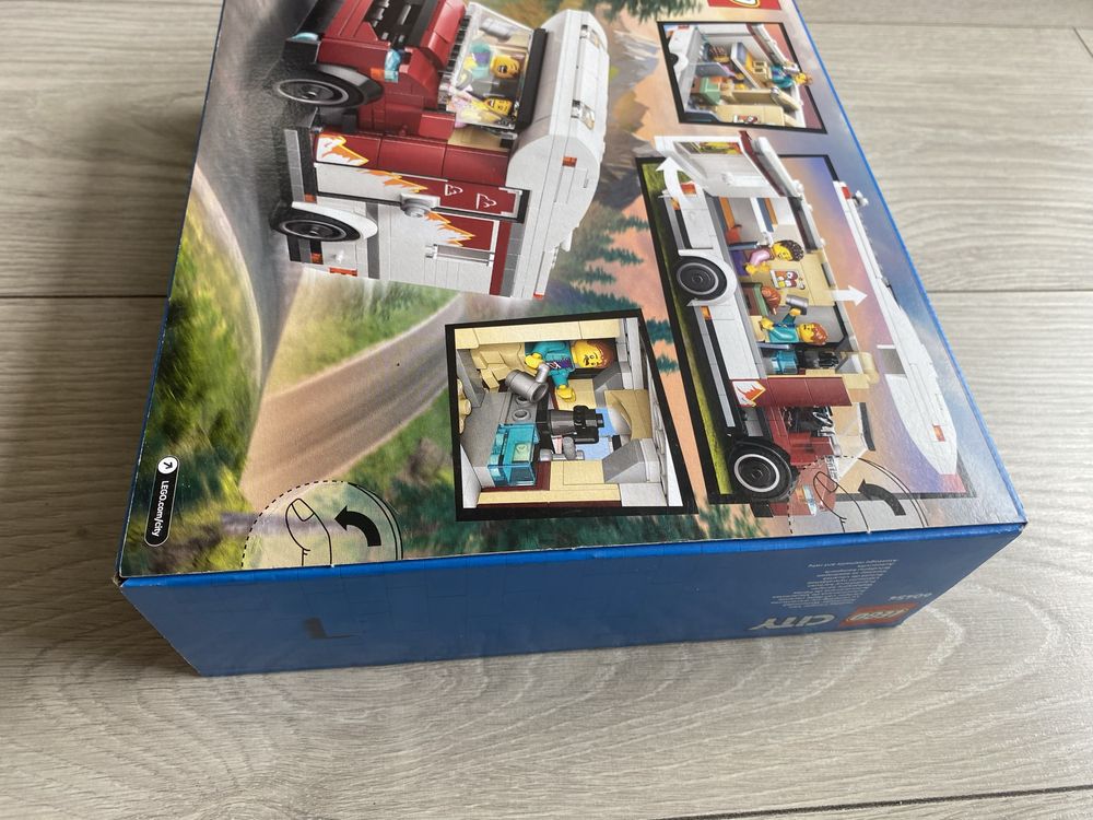 Nowe LEGO City Wakacyjny kamper pełen przygód 60454