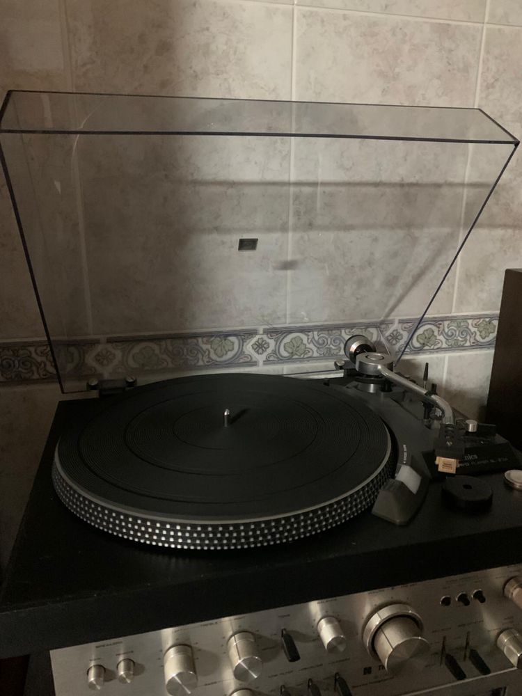 Gira discos + aparelhagem Technics