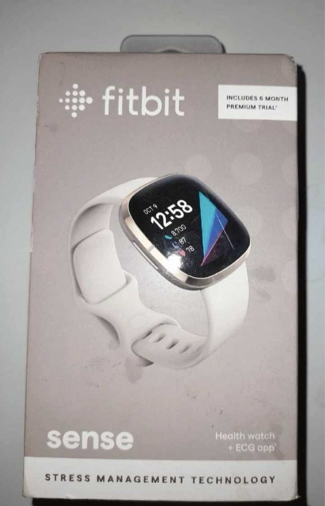 Bialo złoty zegarek fitbit sense