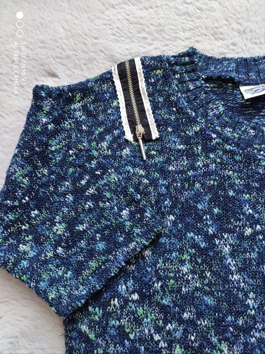 Marmurkowy sweter zamki