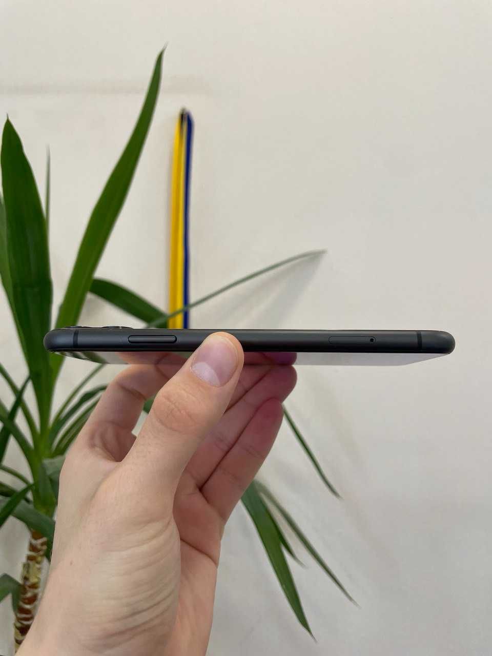 iPhone 11 64GB Black R-SIM