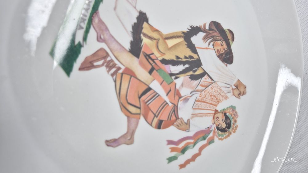 Talerz ozdobny tańce Karolina stara porcelana prl