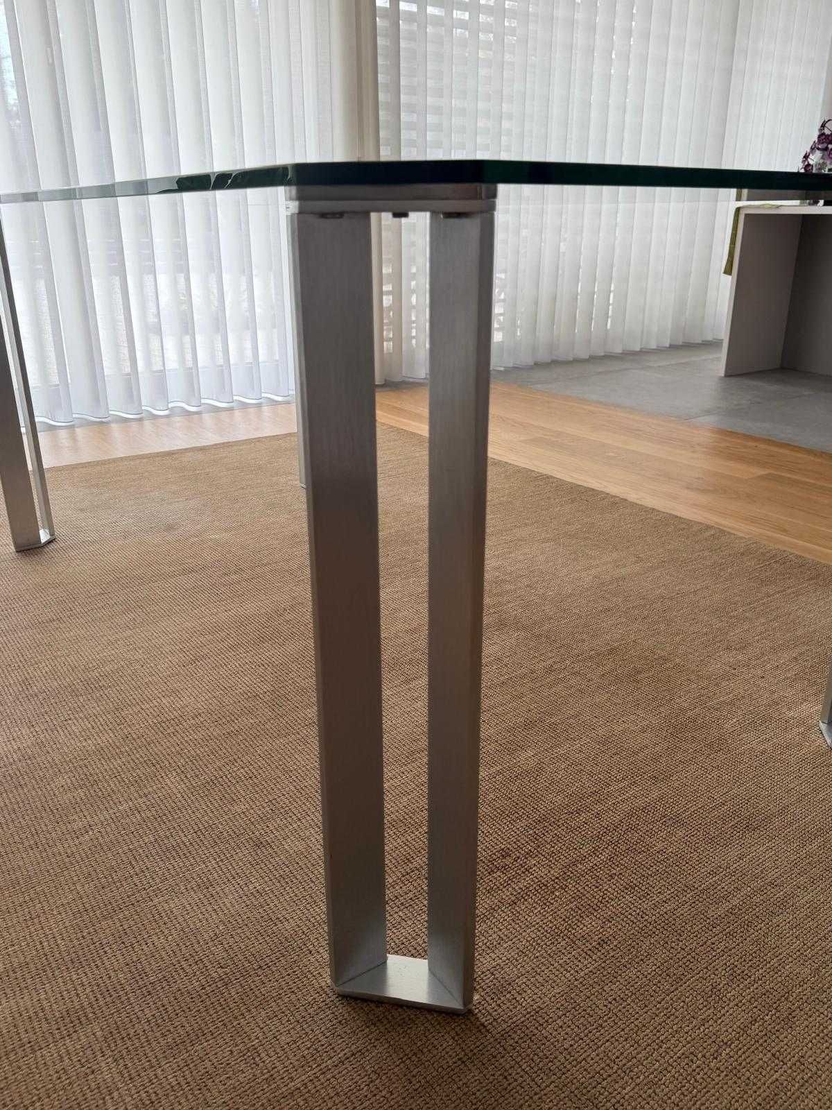 Mesa de jantar Interforma em vidro temperado e aço inoxidável