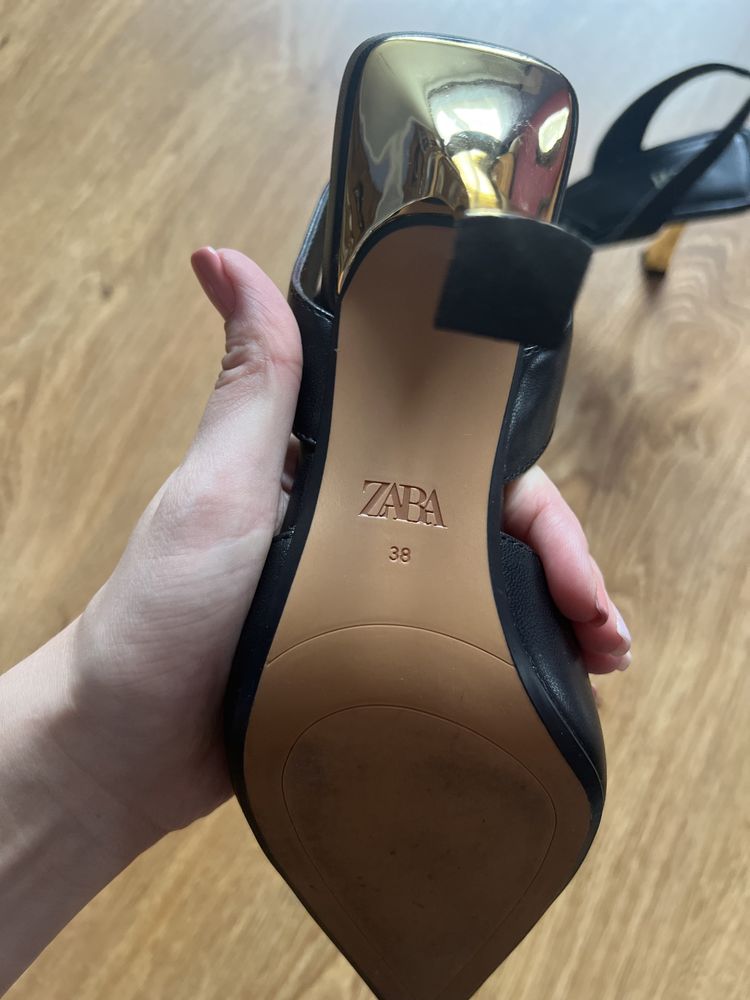 Buty na obcasie Zara