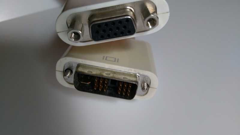 Oryginał Apple przejściówka Adapter DVI-I -VGA F M8754G/A