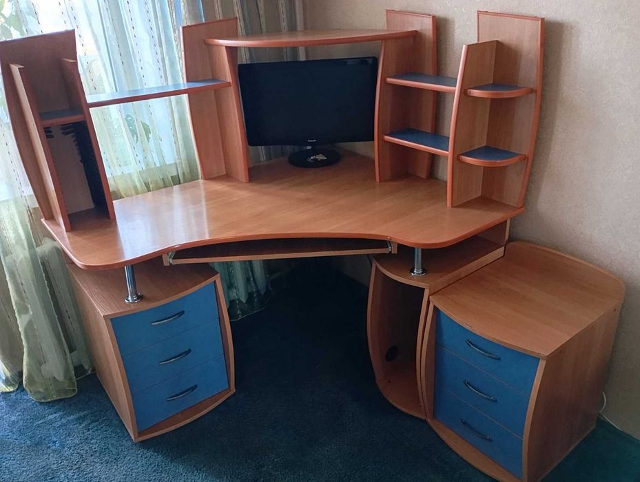 Компьютерный стол