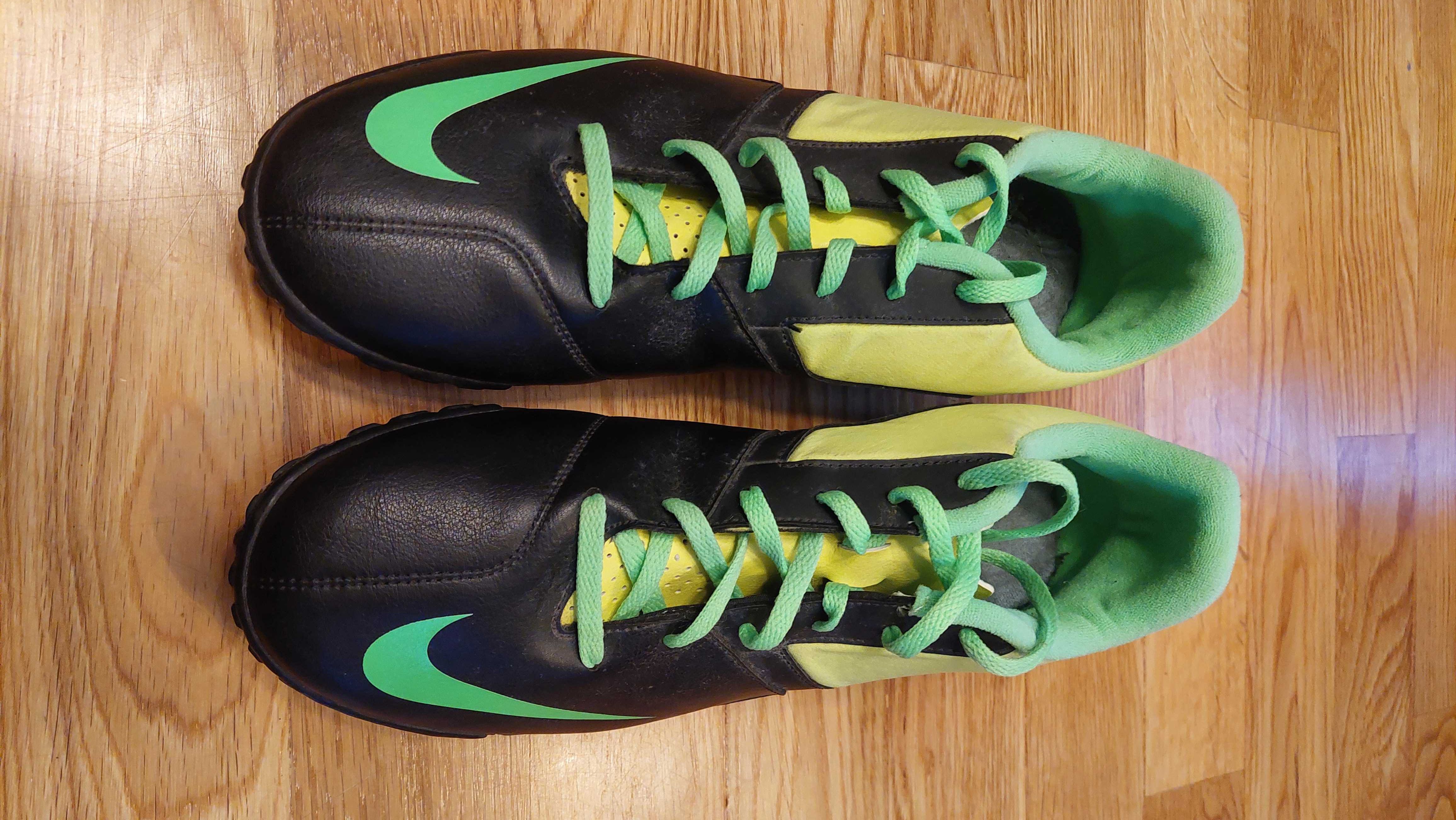 Botas de Futebol Nike NOVAS - Tamanho 45 PT (11 US)