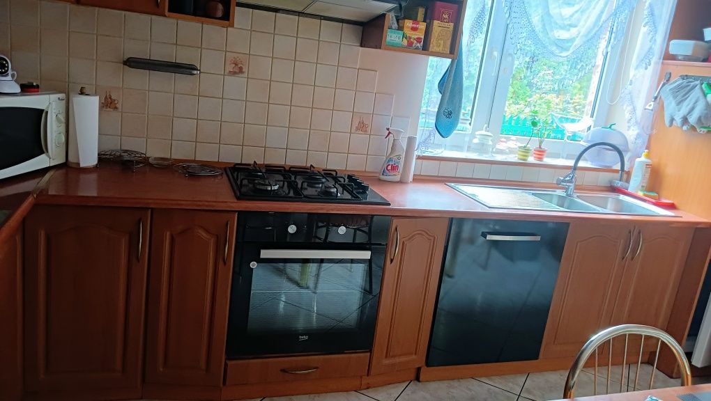 Meble kuchenne plus zlew aluminiowy ,maszynka na gaz beko w stanie ide