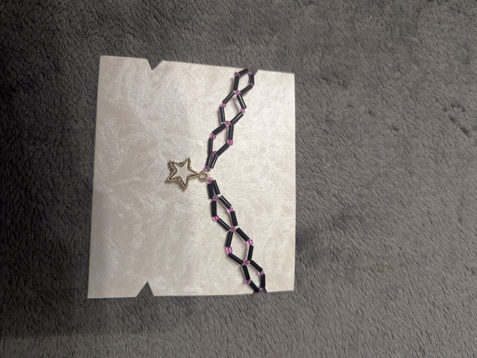 Bransoletka na gumce z zapięciem