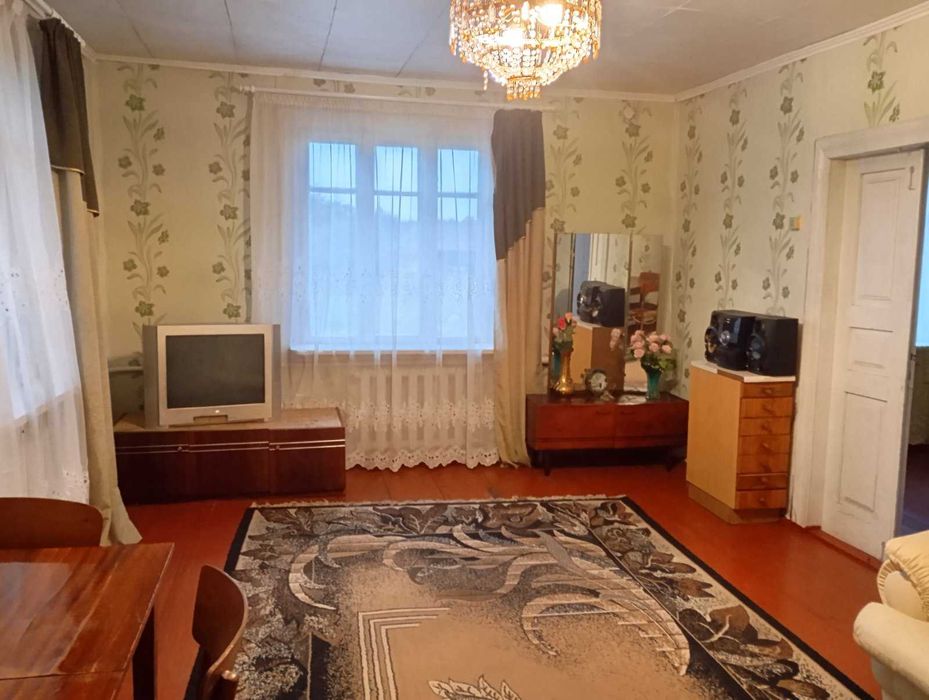 продам будинок з меблями   . 25 соток землі. Два котли на газ та дрова